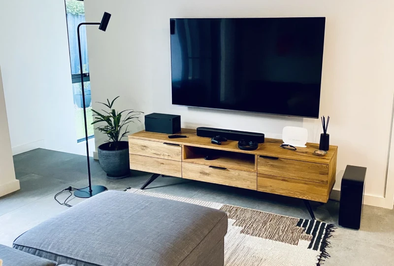 سیم پشت میز تلویزیون