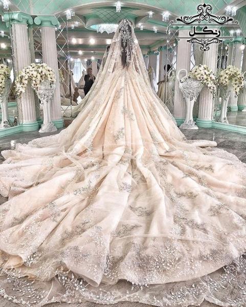 مدل لباس عروس پرنسسی و رویایی دنباله دار- آـلیه عکاسی عروسی