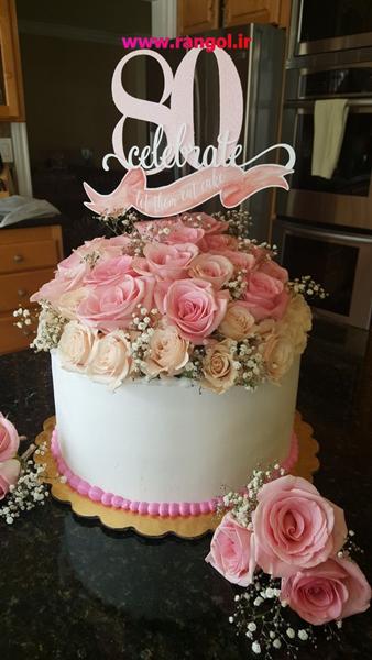 تزیین کیک تولد در خانه با گل های طبیعی