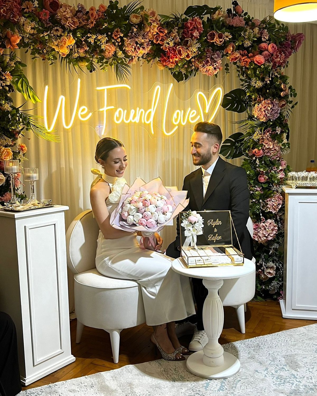 ایده تزیین بله برون مدل لباس میکاپ بله برون نامزدی جایگاه گل آرایی بله برون