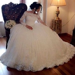 مدل لباس عروس آستین دار و آستین گیپور دانتل شیک پوشیده