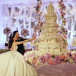 کیک عروسی, ایده کیک عروسی, ایده خلاق و متفاوت کیک عروسی, شیرینی عروسی, شیرینی فروشی عروسی, ست کیک و لباس عروس, رنگ کیک عروسی