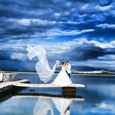 ایده عکاسی از عروس و داماد لب دریا  و ساحل - عکاسی عروسی و فرمالیته