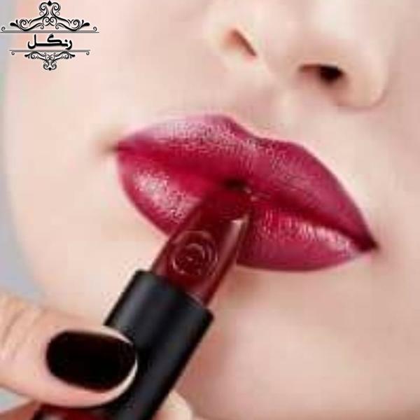 بررسی و تست لوازم آرایش اسنس