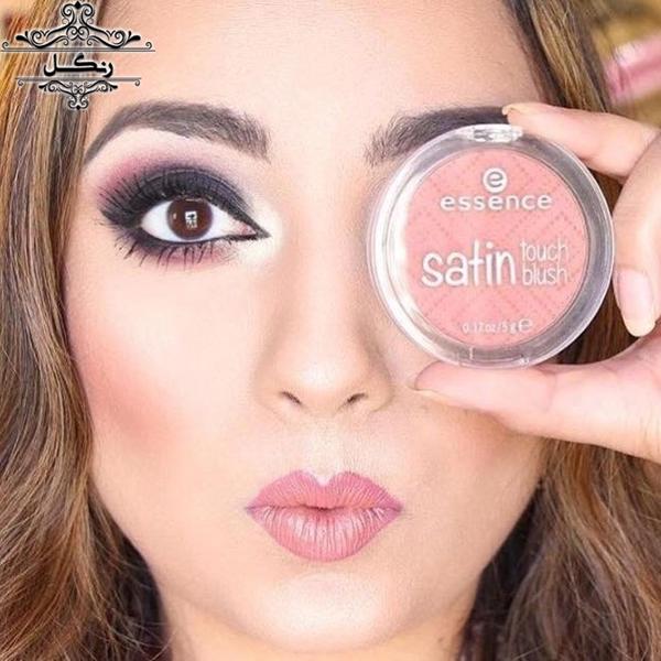 بررسی و تست لوازم آرایش اسنس