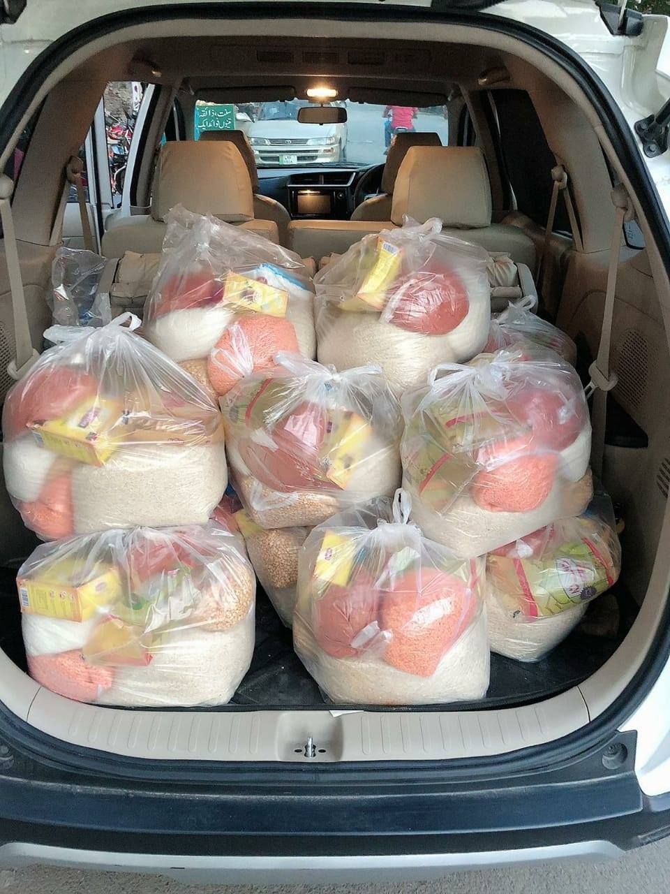 غذا دادن خیریه فقرا بچه کودک کار روز تولد حال خوب کار خیر