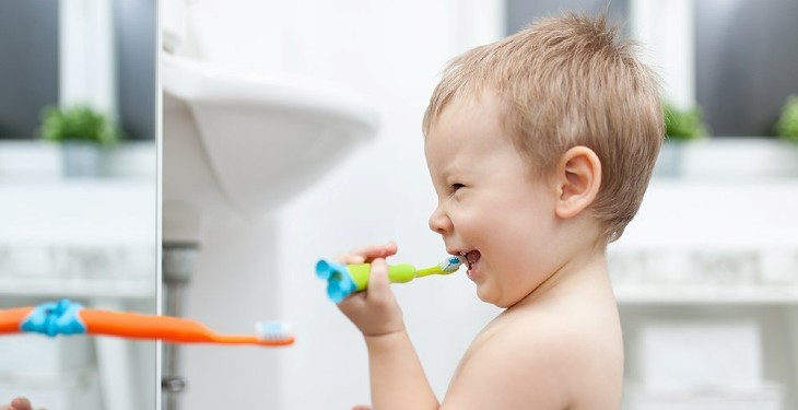 دندان های کودک خود را دو بار در روز مسواک بزنید