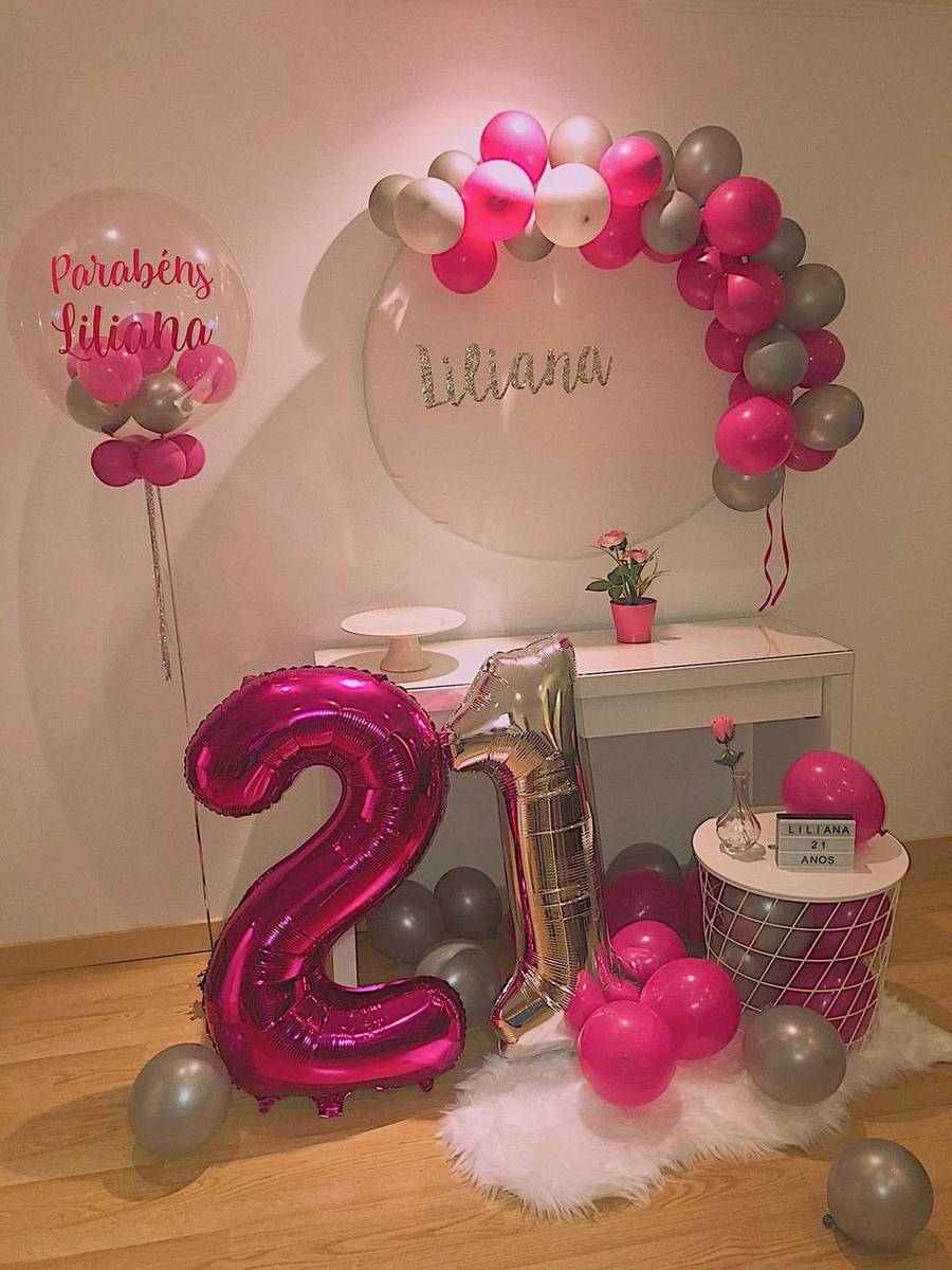 بادکنک آرایی جشن تولد تزیین میز تولد دیزاین تم تولد بادکنک گل