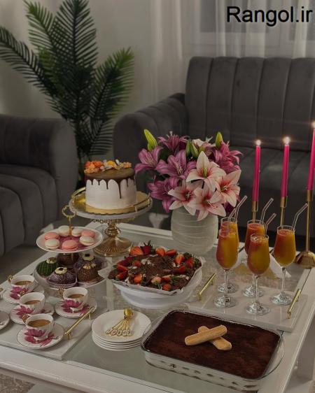 ایده تزیین میز تولد گل شمع کیک تولد تزیین میز لاکچری بادکنک میز تولد ساده شیک