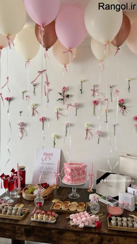 ایده تزیین میز تولد گل شمع کیک تولد تزیین میز لاکچری بادکنک میز تولد ساده شیک