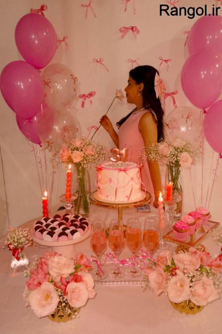 ایده تزیین میز تولد گل شمع کیک تولد تزیین میز لاکچری بادکنک میز تولد ساده شیک