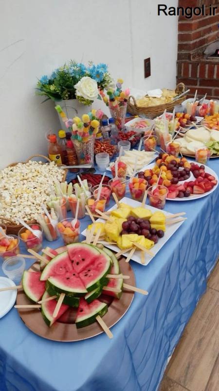 ایده تزیین میز تولد گل شمع کیک تولد تزیین میز لاکچری بادکنک میز تولد ساده شیک