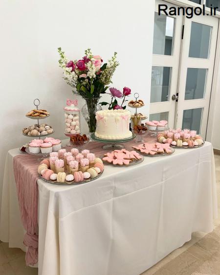 ایده تزیین میز تولد گل شمع کیک تولد تزیین میز لاکچری بادکنک میز تولد ساده شیک