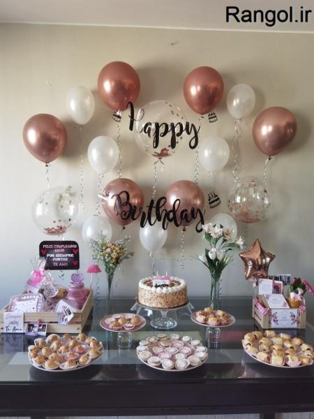 ایده تزیین میز تولد گل شمع کیک تولد تزیین میز لاکچری بادکنک میز تولد ساده شیک