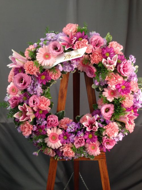 ماندگارترین گل‌ها برای تاج گل کدامند؟ + نکات طلایی ماندگاری گل طبیعی