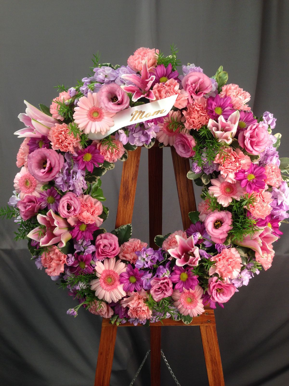 ماندگارترین گل‌ها برای تاج گل کدامند؟ + نکات طلایی ماندگاری گل طبیعی