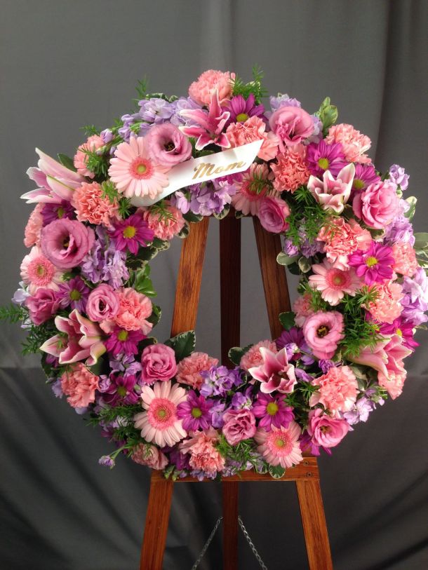 ماندگارترین گل‌ها برای تاج گل کدامند؟ + نکات طلایی ماندگاری گل طبیعی